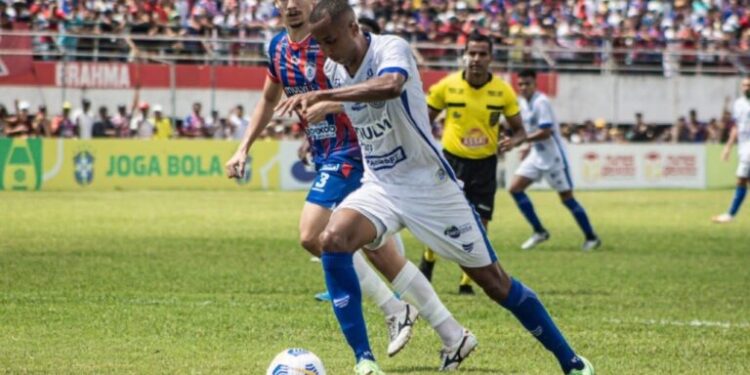 Itabaiana vence Confiança e larga na frente na disputa pelo Sergipão
