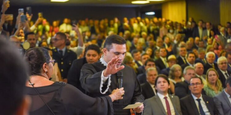 José Carlos Felizola é empossado no cargo de conselheiro do Tribunal de Contas