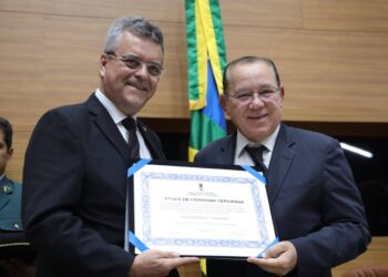 Título de cidadania sergipana é concedido pela Alese ao goiano Múcio Bonifácio Guimarães