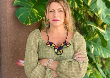 Deputada Linda Brasil volta a denunciar situação de intérpretes de libras do Estado. “Um verdadeiro descaso”, disse