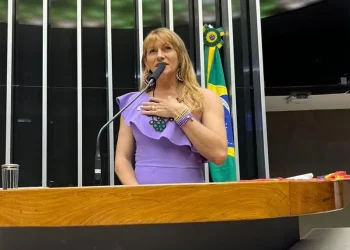 “O que acontece com as pessoas trans e travestis no Brasil é uma execução, um extermínio”, diz Linda Brasil em Brasília