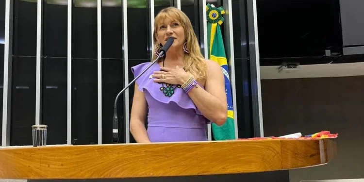 “O que acontece com as pessoas trans e travestis no Brasil é uma execução, um extermínio”, diz Linda Brasil em Brasília