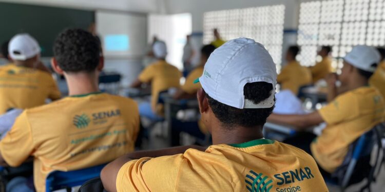Jovens iniciam curso de Aprendizagem Rural na fruticultura em Itaporanga d’Ajuda