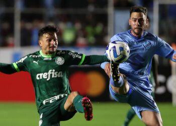 Artur e Richard Rios estreiam, mas não evitam derrota do Palmeiras