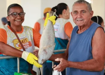 Laranjeiras mantém a tradição e entrega o kit Semana Santa