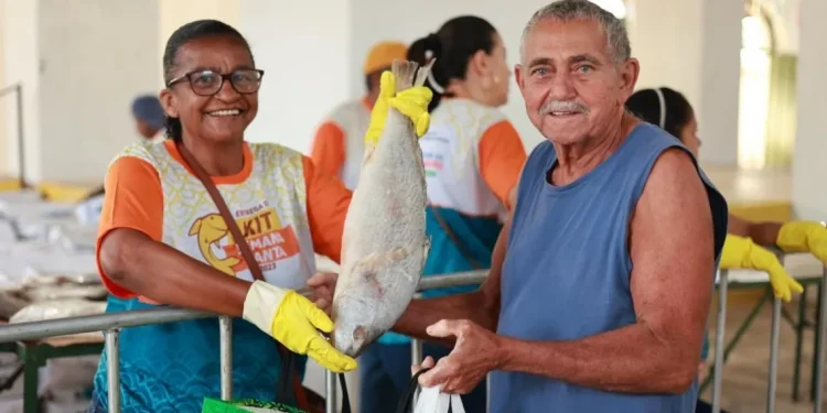 Laranjeiras mantém a tradição e entrega o kit Semana Santa