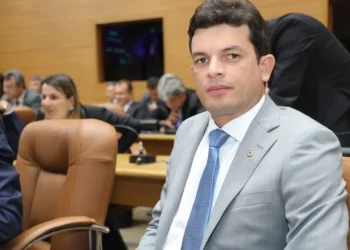 Paulo Júnior protocola projetos que dão garantias às mulheres e gratuidade de transporte