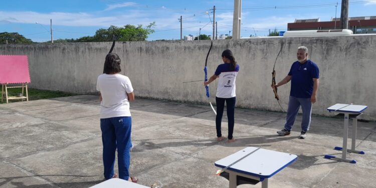 Colégio Estadual Armindo Guaraná inicia modalidade esportiva de tiro com arco