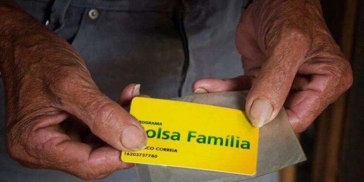 Treze estados têm mais gente com Bolsa Família do que empregados