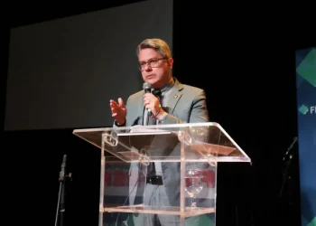 Senador Alessandro Vieira toma posse como vice-presidente da Frente Parlamentar da Educação