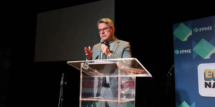 Senador Alessandro Vieira toma posse como vice-presidente da Frente Parlamentar da Educação