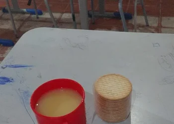 “Suco e Biscoito, o cardápio da merenda escola de Pacatuba”, denuncia professora da rede municipal