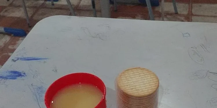 “Suco e Biscoito, o cardápio da merenda escola de Pacatuba”, denuncia professora da rede municipal