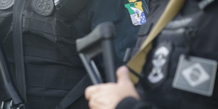 Ação conjunta realizada entre Polícia Militar e Secretaria da Fazenda apreende carga com 700 sacos de cimento sem nota fiscal