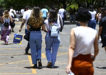 Enem: estudantes podem pedir isenção de taxa a partir desta segunda