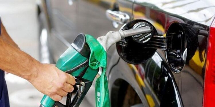 Gasolina sobe 8,33% em março; especialista explica como economizar na hora de abastecer