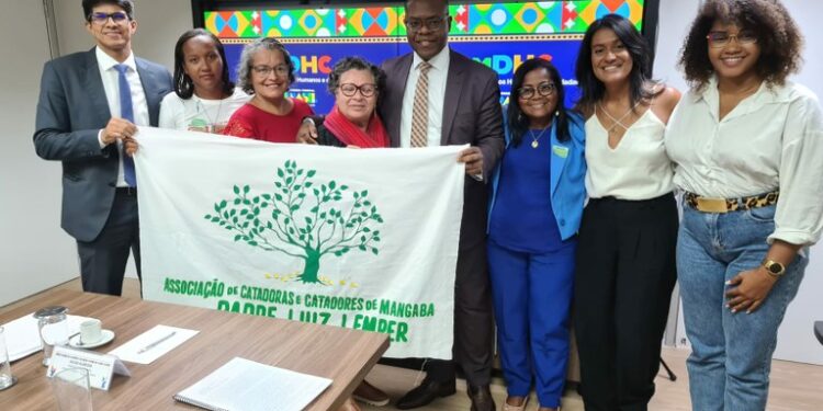 Professora Ângela Melo contribui para diálogos entre catadoras de mangaba do Santa Maria e Governo Federal