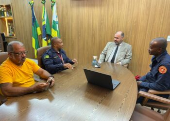 Isac e bombeiros civis querem levar informações de primeiros socorros a comunidades carentes