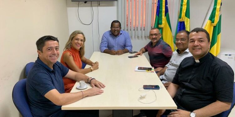 Vereadores representam a Frente Parlamentar Católica em reunião na prefeitura de Aracaju