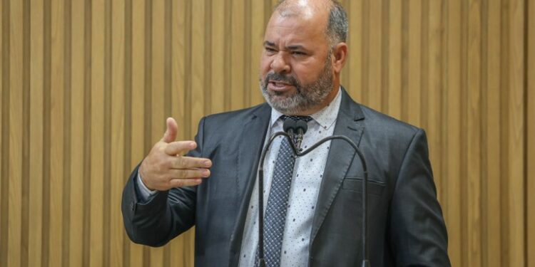 Isac faz duras críticas a Leis que são aprovadas na CMA e vetadas pelo Executivo