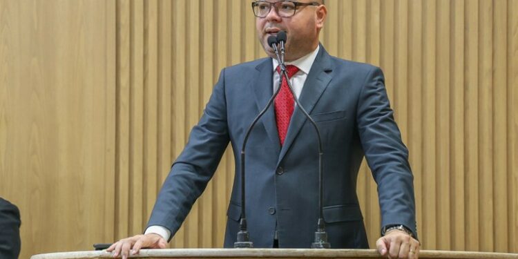 Eduardo Lima solicita reparos na região do DIA