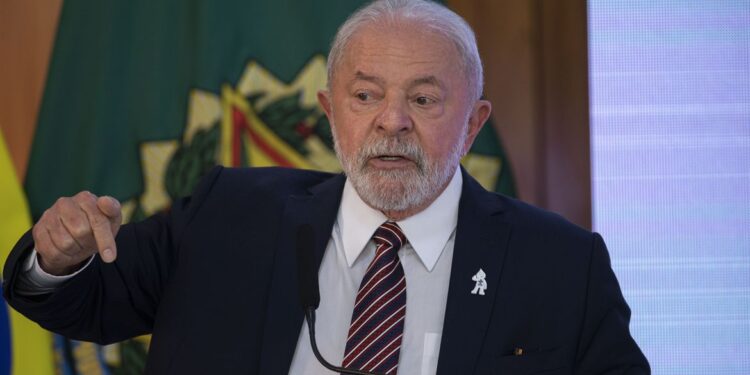 Lula destaca viés social do Banco dos Brics em posse de Dilma Rousseff