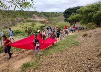 MST ocupa propriedade da Embrapa e 3 sedes do Incra