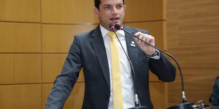 Paulo Jr. cobra ampliação de leitos de UTI Pediátrica em Sergipe