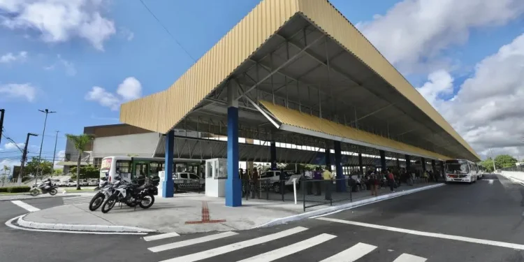 PMA entrega à população obra de revitalização do Terminal DIA