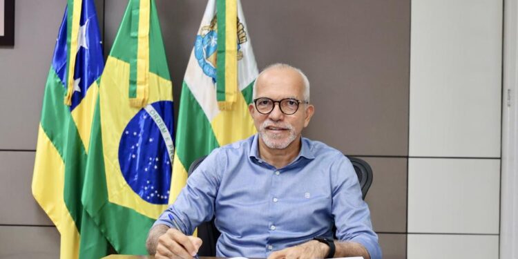 Prefeito assina decreto que regulamenta execução de emendas impositivas individuais em Aracaju