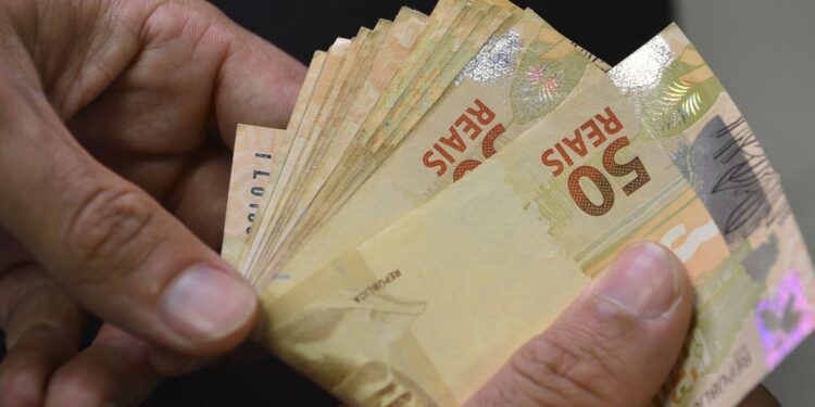 Lula assinará MP do salário mínimo de R$ 1.320 até 1º de maio