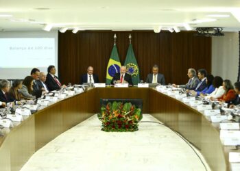 Brasil vai crescer mais que os pessimistas estão prevendo, diz Lula