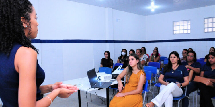 Secretaria de Saúde de São Cristóvão prepara profissionais para iniciar campanha de vacinação contra Influenza