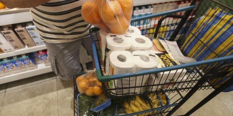 Classe C gasta um terço dos rendimentos com alimentação