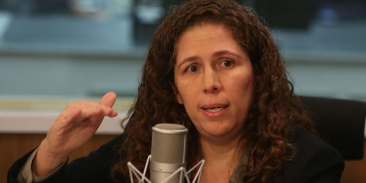 Primeiros concursos públicos serão lançados em 10 de abril