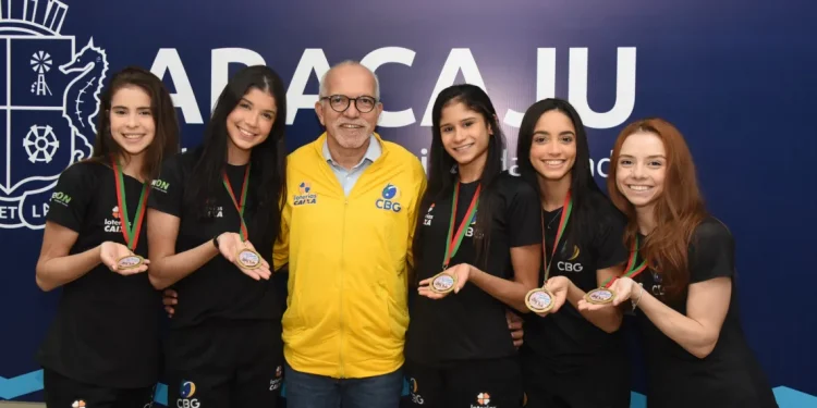Edvaldo recepciona seleção de ginástica rítmica que venceu etapa da Copa do Mundo