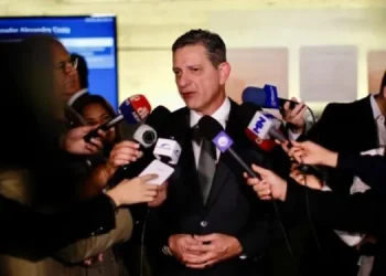 Senador Rogério Carvalho garante que convocará o ex-presidente Jair Bolsonaro para depor na CPMI dos atos golpistas