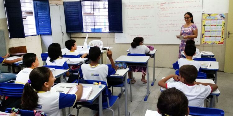 Governo Federal libera R$ 4 bi para ampliar vagas de tempo integral em escolas