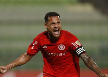 Internacional vence e assume liderança do Grupo B da Copa Libertadores