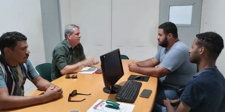 Semac e Prefeitura de Capela alinham estratégias em torno da retirada da árvore que será usada na Festa do Mastro