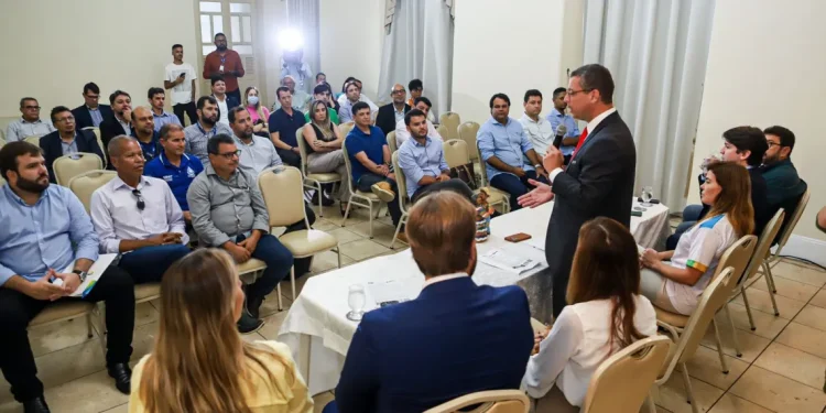 Governador de Sergipe, Fábio Mitidieri, realiza encontro com empresas terceirizadas da Carmo Energy