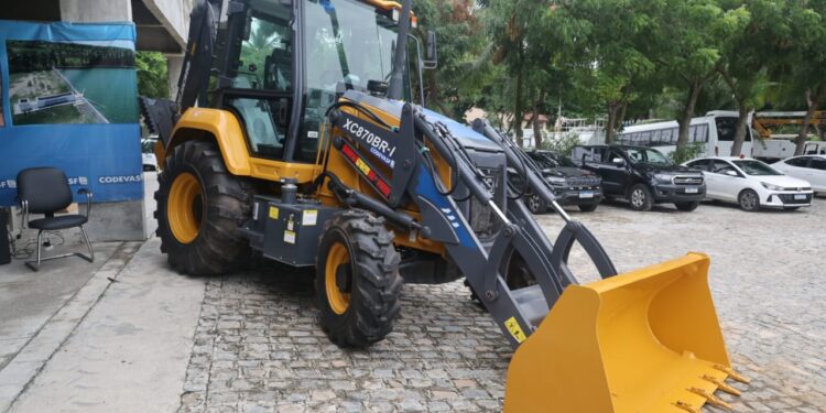 Parceria entre Governo de Sergipe e Codevasf beneficia municípios com doação de máquinas e equipamentos