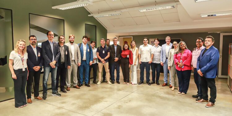 Comitiva sergipana conhece modelo de desenvolvimento tecnológico de destaque em Pernambuco