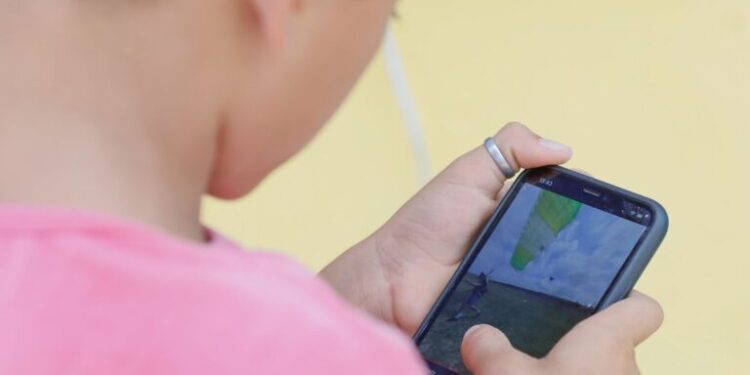 Pediatras alertam para aumento de desafios perigosos na internet