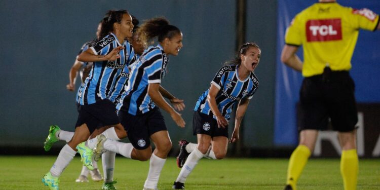 Grêmio bate Inter na abertura da 13ª rodada do Brasileiro Feminino