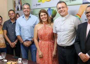 Sérgio Reis e Érica Mitidieri discutem obras sociais em Lagarto