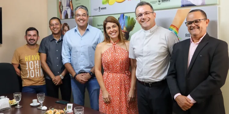 Sérgio Reis e Érica Mitidieri discutem obras sociais em Lagarto