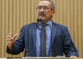 Vereador Cícero mostra preocupação com garis e margaridas de Aracaju