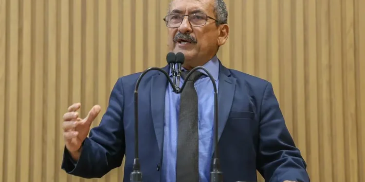 Vereador Cícero mostra preocupação com garis e margaridas de Aracaju