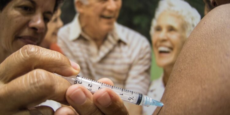 Campanha contra gripe imuniza 40% do público alvo no país